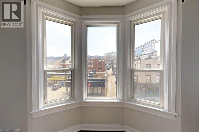 Building Photo - 477 King St E