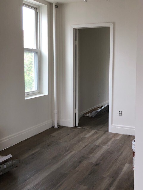 Building Photo - 414 47th St