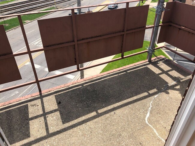 Foto del edificio - Great 2bed/1bath with Balcony, Spacious Be...