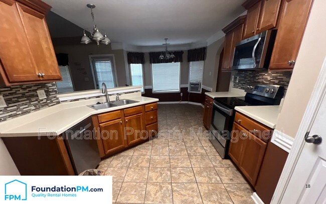 Building Photo - 4087 Sidlehill Dr