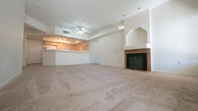 Building Photo - 2 Bedroom 2 Bath Condo with 1 Car Garage
