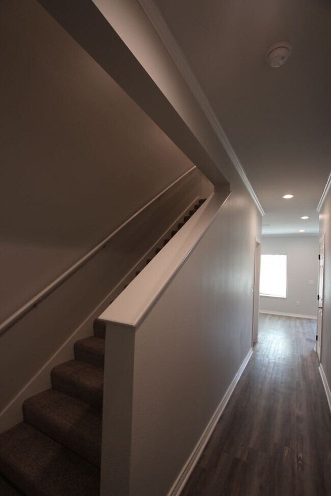 Foto del edificio - Coming Soon! 2 Bedroom, 2.5 Bathroom, 1 Ca...