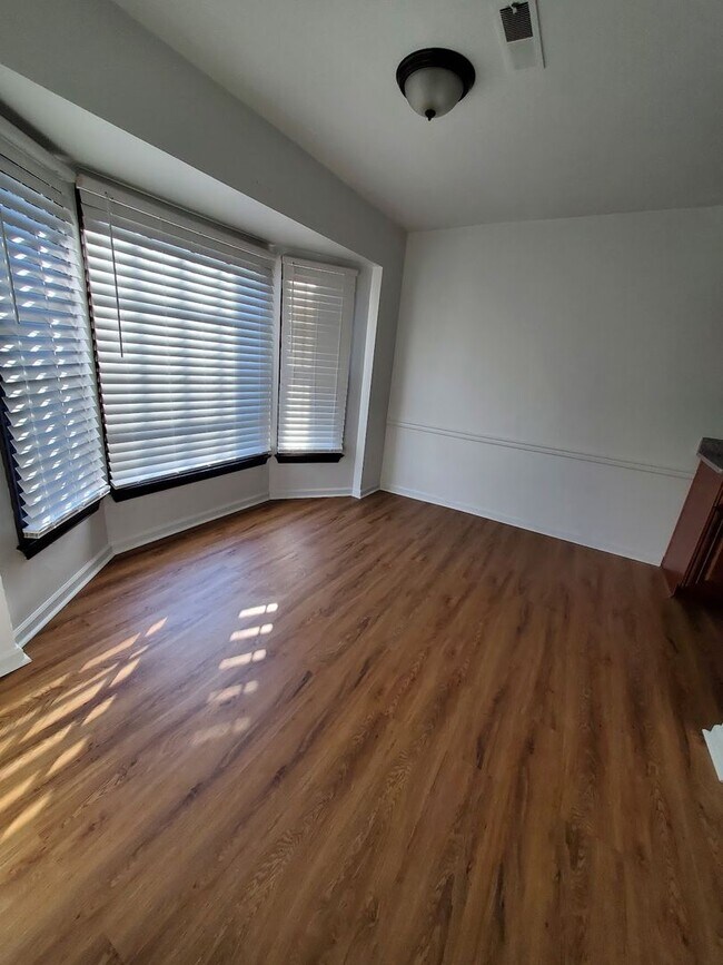 Foto del edificio - Two Bedroom Townhome in Churchland!