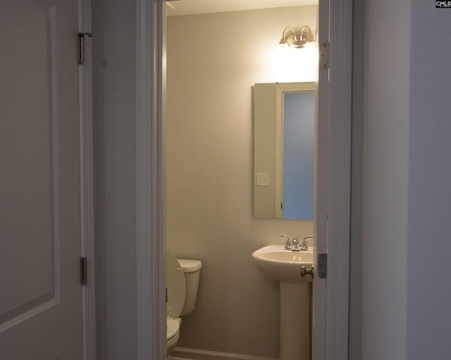 Building Photo - 1062 Begonia Dr