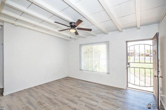 Building Photo - 666 S Orange Ave
