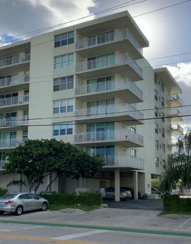 9500 W Bay Harbor Dr Unit 3H, Bay Harbor Islands, FL 33154 Condo for