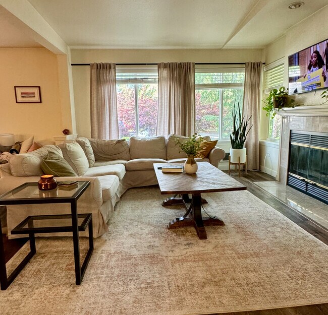 Foto del edificio - 5064 Foothills Dr