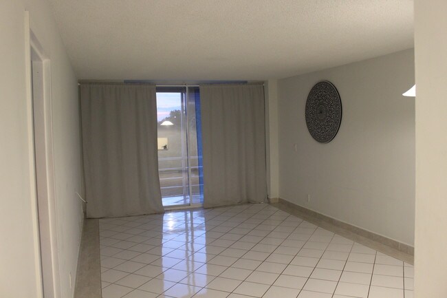 Foto del edificio - 2821 NE 163rd St