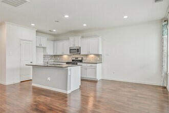 Building Photo - 4511 Apple Point Ln