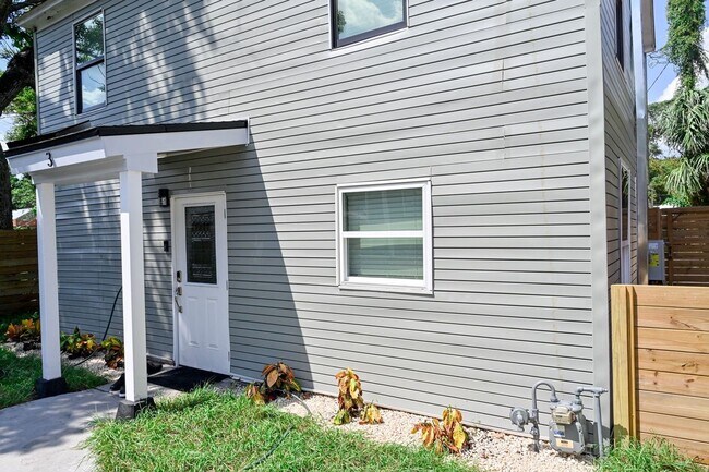 Foto del edificio - 205 W Frances Ave