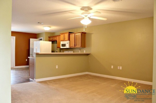 Building Photo - 4700 Bobolink Way