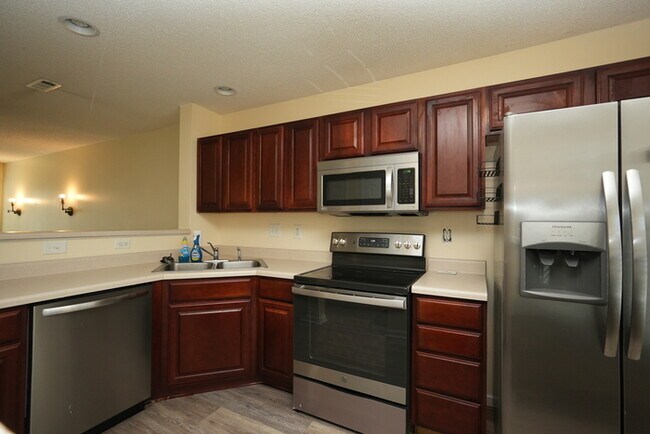 Foto del edificio - Beautiful 2BR/2BA Home on Rudolph Rd!