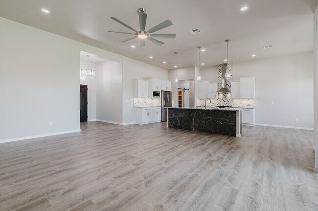 Foto del edificio - New Construction 4 bedroom with 3 Car Garage