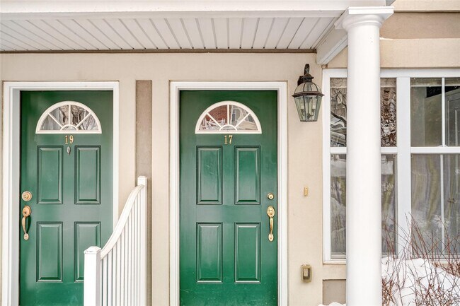 Foto del edificio - 17 Harbor Pointe Dr