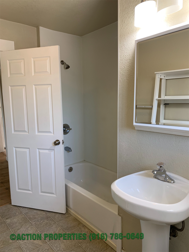 Foto del edificio - Central Roseville Bungalow 2 bedroom 1 Bat...