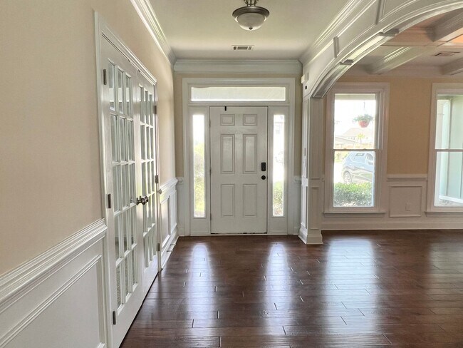 Foto del edificio - 327 Clearwater Ln