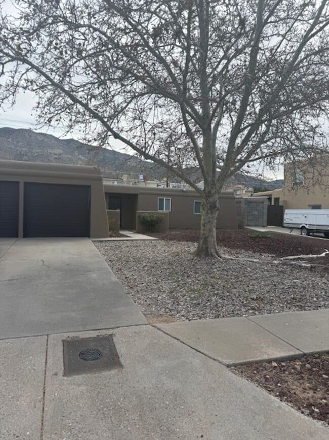 Building Photo - 2724 Marie Park Dr NE