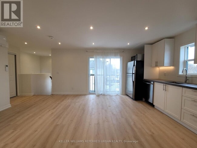 Building Photo - 84 Foch Ave