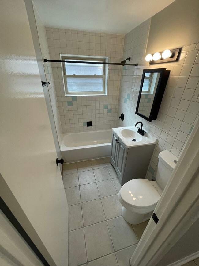 Building Photo - 7661 S Coles Ave