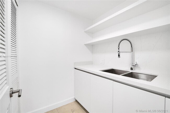 Building Photo - 730 3rd St