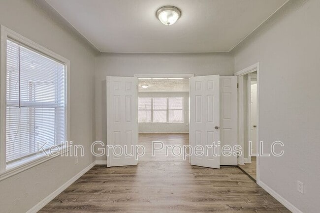 Building Photo - 875 19th Ave S