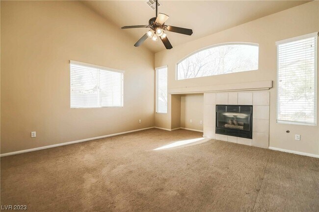 Foto del edificio - 5100 Autumn Meadow Ave