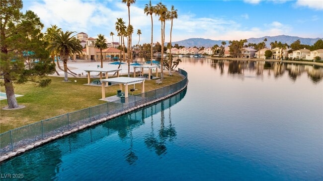 Foto del edificio - 2736 Crystal Beach Dr