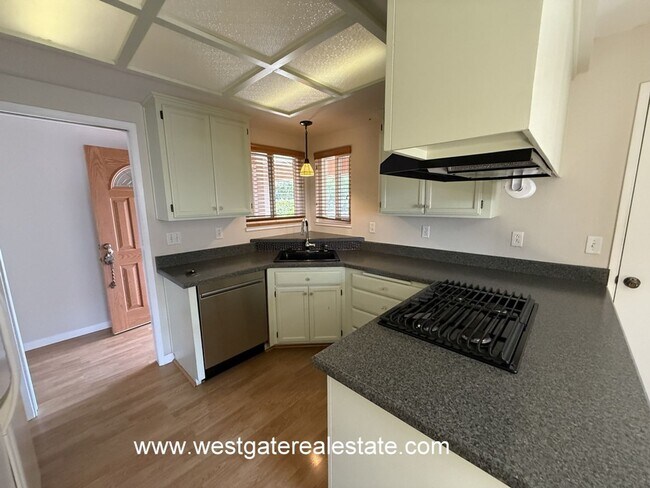 Building Photo - Lovely southeast Petaluma single level 3 b...