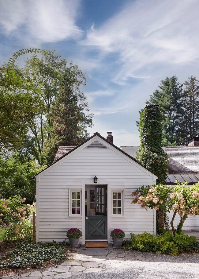 Building Photo - 11 Sutton Rd