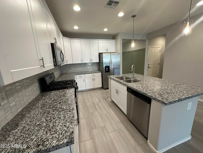 Foto del edificio - 20645 N Gardenia Rd