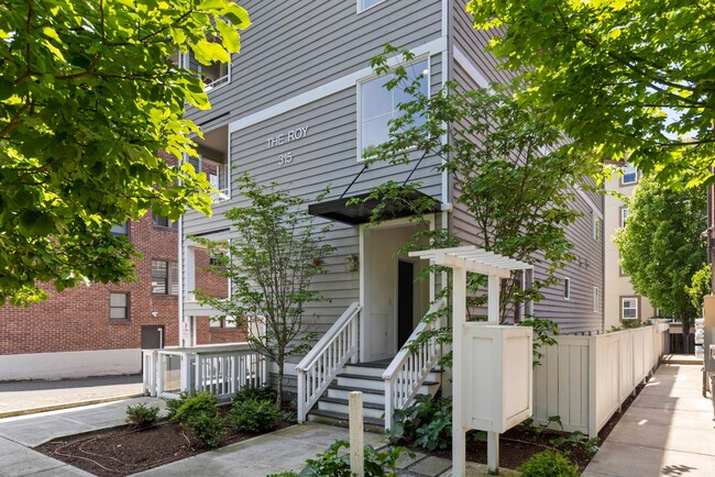 Building Photo - Modern 1BR Apartment in Prime Queen Anne L...