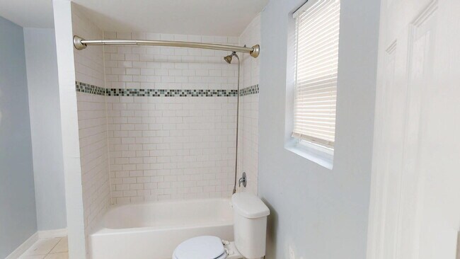 Building Photo - "Charming 3-Bedroom Home with Gleaming Hardwood Floors and 3 Full Baths on Camelot Rd, Jacksonvil...