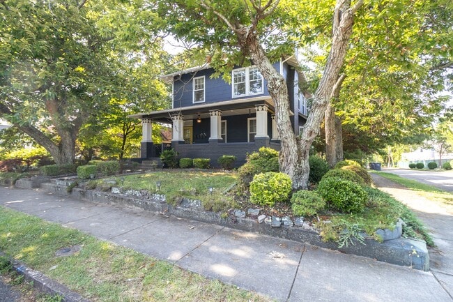 Building Photo - 602 Caswell Ave