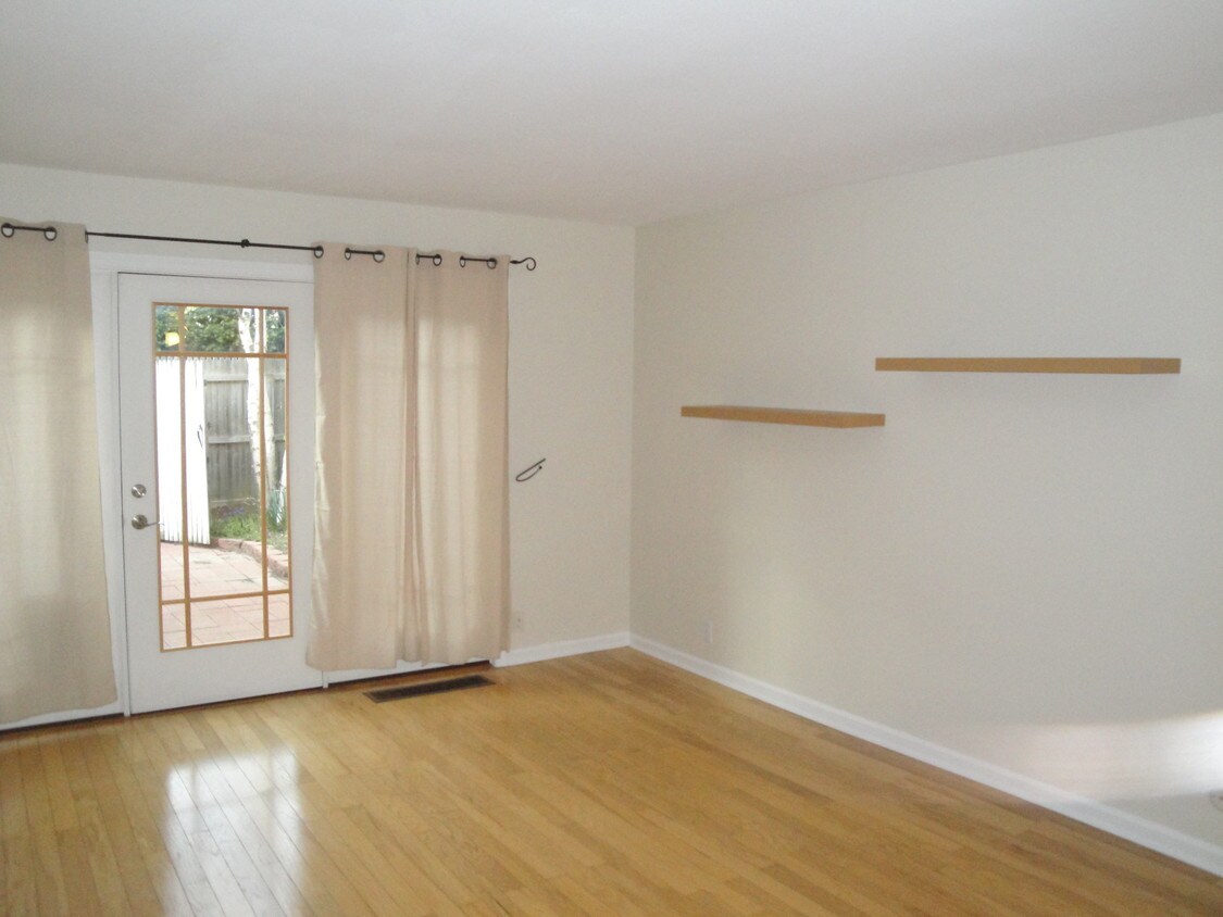 382 Newburn Dr, Pittsburgh, PA 15216 Townhouse for Rent in Pittsburgh