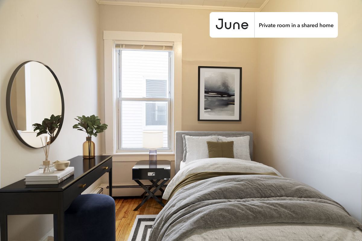 Primary Photo - Private bedroom in 3 bed/1 bath Home