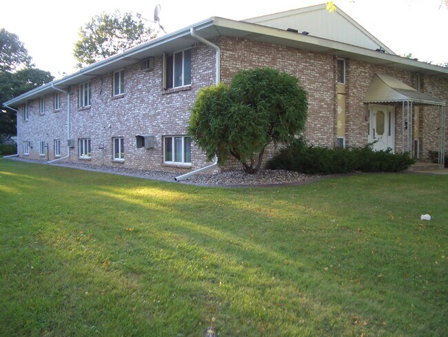 Main entrance - 438 Dakota St S