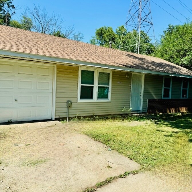Foto principal - 3336 Ridgewood Dr