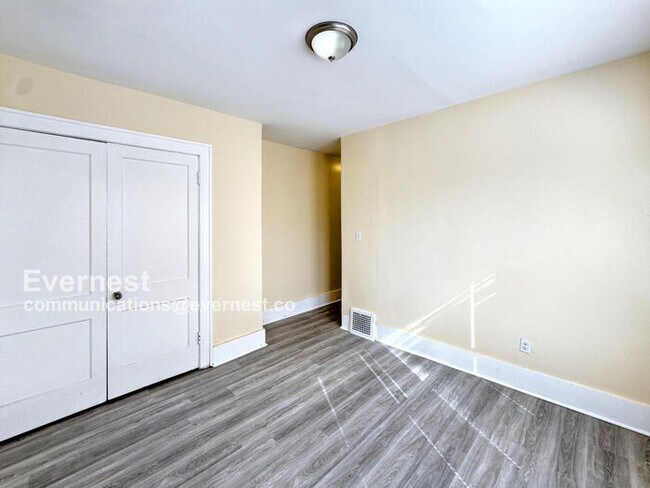 Foto del edificio - 5054 Linsdale St