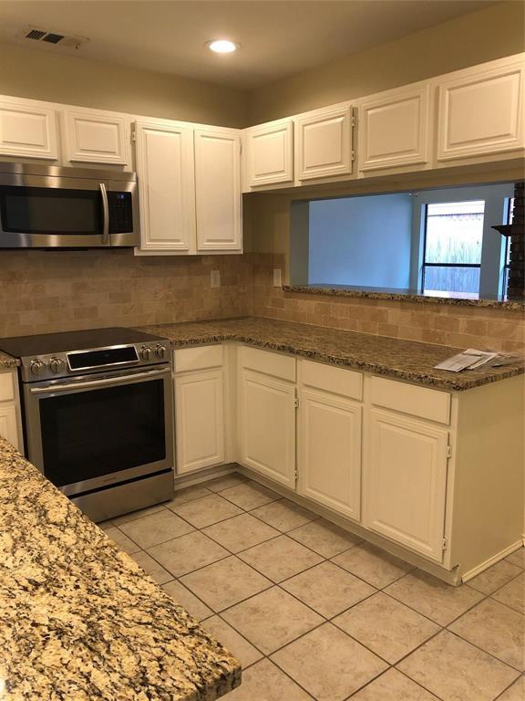 Building Photo - 2112 Woodland Oaks Dr