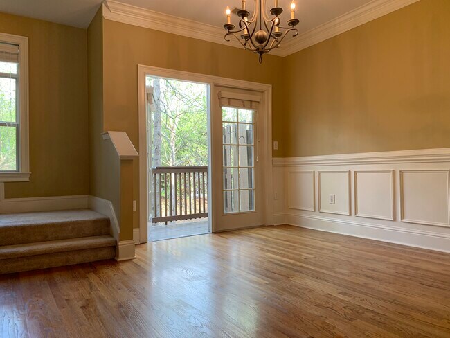 Comedor - 5490 Glenridge Park NE