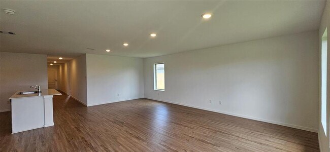 Foto del edificio - 3120 N Main St