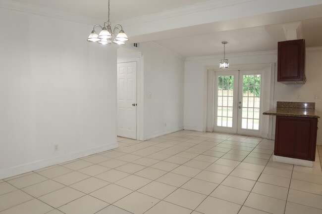 Building Photo - 5624 Purdy Ln
