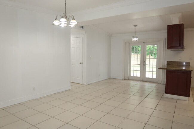 Foto del edificio - 5624 Purdy Ln