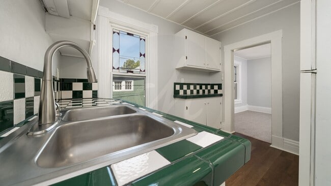 Photo - 317 E Monument St Apartment