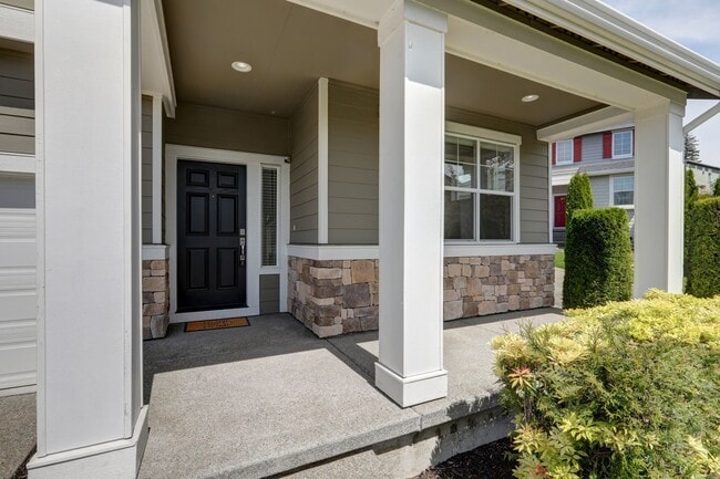 Building Photo - 4 Bedroom Home with Open Den, Living & Family Rooms – Space for Everyone