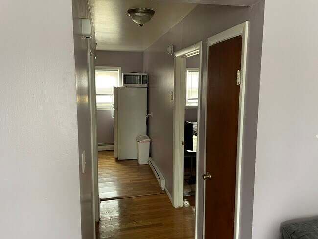 Building Photo - 1324 E Roosevelt Rd