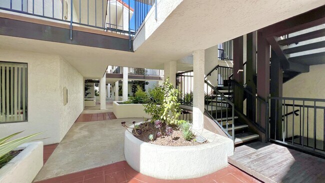 Building Photo - 3525 Lebon Dr