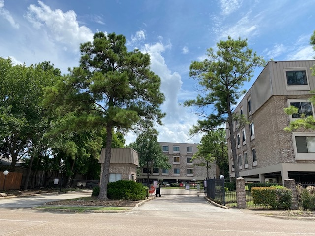 Building Photo - 2207 S Braeswood Blvd