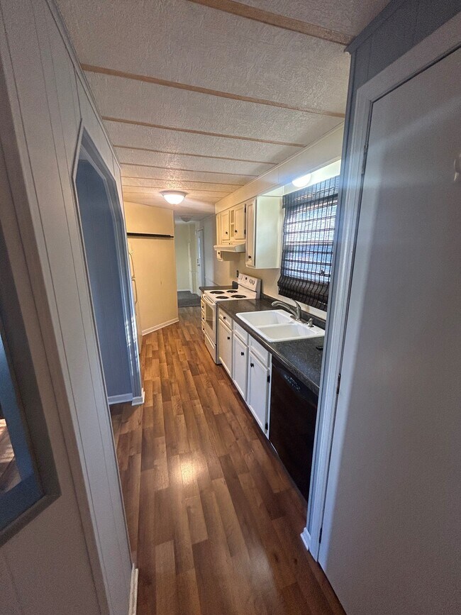 Foto del edificio - 38 Poplar Dr