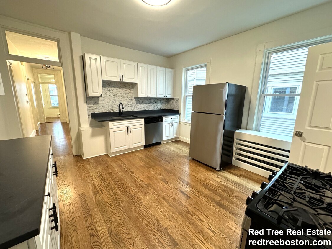 Primary Photo - 15 E Milton Rd